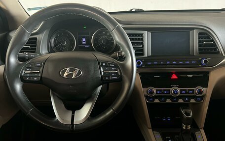 Hyundai Elantra VI рестайлинг, 2019 год, 1 390 000 рублей, 10 фотография