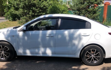 KIA Rio IV, 2017 год, 999 000 рублей, 3 фотография