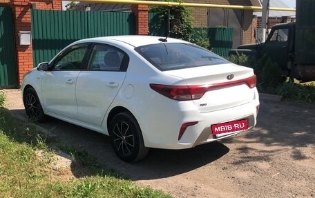 KIA Rio IV, 2017 год, 999 000 рублей, 2 фотография