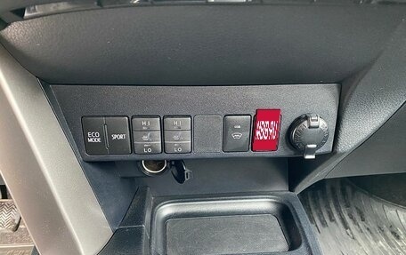 Toyota RAV4, 2017 год, 2 349 000 рублей, 16 фотография