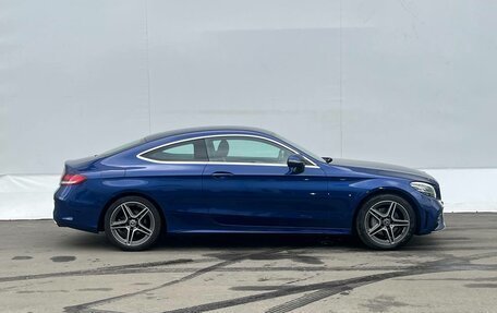 Mercedes-Benz C-Класс, 2019 год, 3 250 000 рублей, 4 фотография