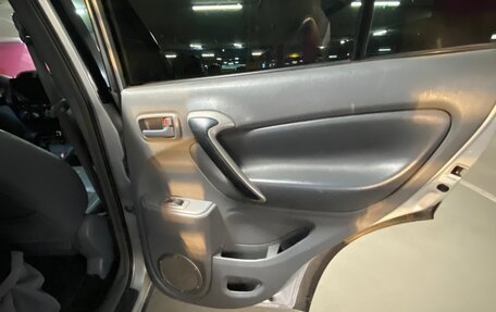 Toyota RAV4, 2001 год, 900 000 рублей, 13 фотография