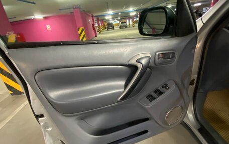 Toyota RAV4, 2001 год, 900 000 рублей, 19 фотография
