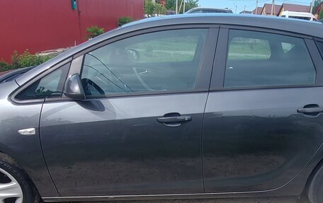 Opel Astra J, 2011 год, 910 000 рублей, 2 фотография