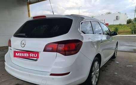 Opel Astra J, 2011 год, 680 000 рублей, 2 фотография