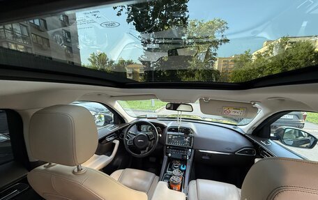 Jaguar F-Pace, 2016 год, 2 299 555 рублей, 5 фотография