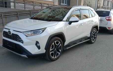 Toyota RAV4, 2020 год, 3 200 000 рублей, 1 фотография