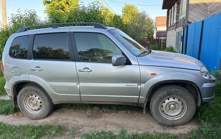 Chevrolet Niva I рестайлинг, 2010 год, 520 000 рублей, 3 фотография