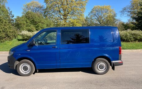 Volkswagen Transporter T6 рестайлинг, 2019 год, 2 200 000 рублей, 2 фотография