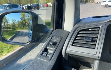 Volkswagen Transporter T6 рестайлинг, 2019 год, 2 200 000 рублей, 5 фотография