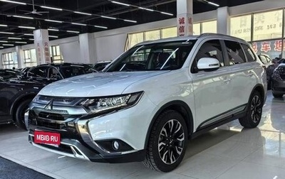 Mitsubishi Outlander III рестайлинг 3, 2022 год, 2 800 000 рублей, 1 фотография