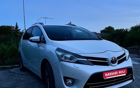 Toyota Verso I, 2013 год, 1 600 000 рублей, 3 фотография