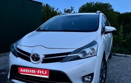 Toyota Verso I, 2013 год, 1 600 000 рублей, 2 фотография