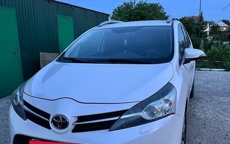 Toyota Verso I, 2013 год, 1 600 000 рублей, 4 фотография