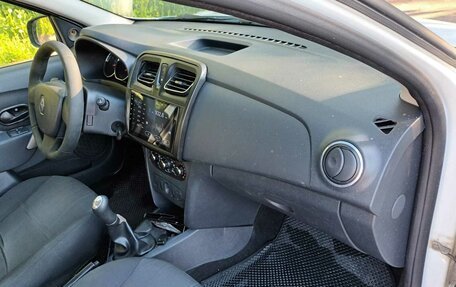 Renault Logan II, 2018 год, 525 000 рублей, 6 фотография