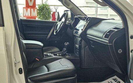 Toyota Land Cruiser Prado 150 рестайлинг 2, 2020 год, 6 099 000 рублей, 24 фотография