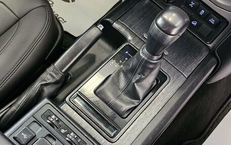 Toyota Land Cruiser Prado 150 рестайлинг 2, 2020 год, 6 099 000 рублей, 29 фотография
