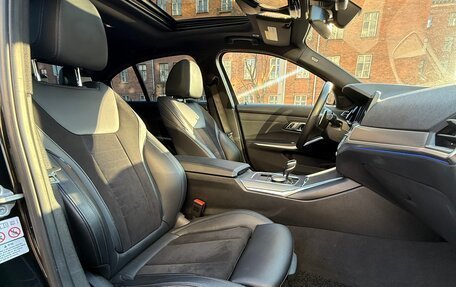BMW 3 серия, 2019 год, 3 990 000 рублей, 16 фотография