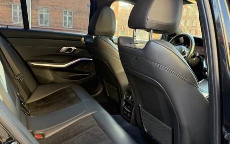 BMW 3 серия, 2019 год, 3 990 000 рублей, 13 фотография