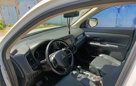 Mitsubishi Outlander III рестайлинг 3, 2013 год, 1 600 000 рублей, 7 фотография