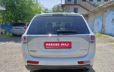 Mitsubishi Outlander III рестайлинг 3, 2013 год, 1 600 000 рублей, 3 фотография