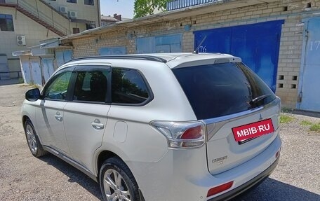 Mitsubishi Outlander III рестайлинг 3, 2013 год, 1 600 000 рублей, 6 фотография