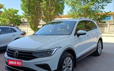 Volkswagen Tiguan II, 2021 год, 2 650 000 рублей, 2 фотография
