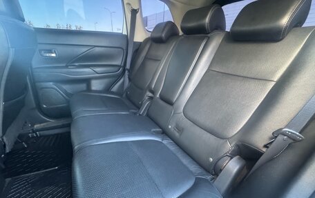 Mitsubishi Outlander III рестайлинг 3, 2014 год, 1 665 000 рублей, 11 фотография