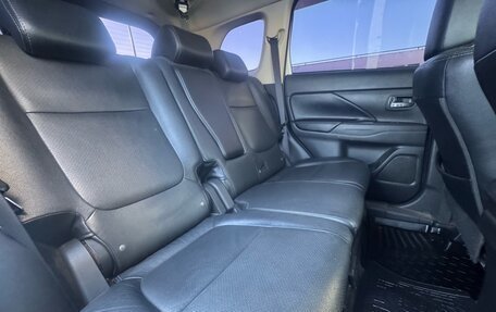 Mitsubishi Outlander III рестайлинг 3, 2014 год, 1 665 000 рублей, 13 фотография