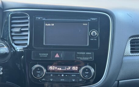 Mitsubishi Outlander III рестайлинг 3, 2014 год, 1 665 000 рублей, 16 фотография