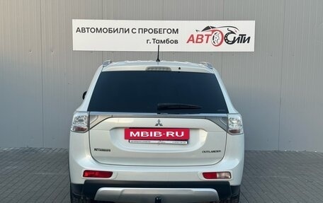 Mitsubishi Outlander III рестайлинг 3, 2014 год, 1 665 000 рублей, 6 фотография