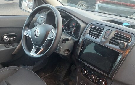 Renault Logan II, 2018 год, 890 000 рублей, 2 фотография