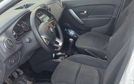 Renault Logan II, 2018 год, 890 000 рублей, 4 фотография