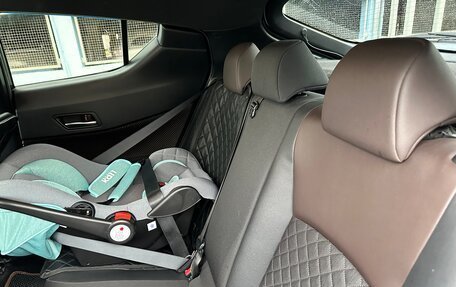 Toyota C-HR I рестайлинг, 2018 год, 2 590 000 рублей, 2 фотография