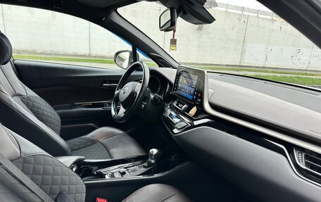 Toyota C-HR I рестайлинг, 2018 год, 2 590 000 рублей, 8 фотография
