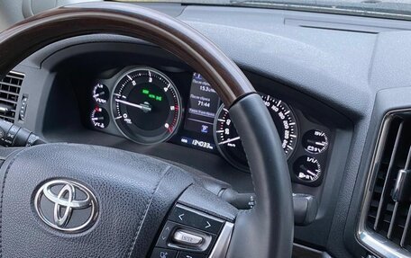 Toyota Land Cruiser 200, 2016 год, 6 999 999 рублей, 13 фотография