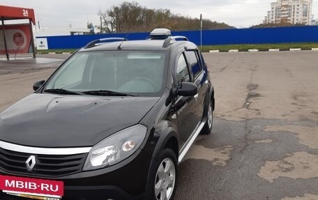 Renault Sandero I, 2013 год, 939 000 рублей, 2 фотография