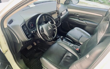 Mitsubishi Outlander III рестайлинг 3, 2014 год, 1 550 000 рублей, 5 фотография