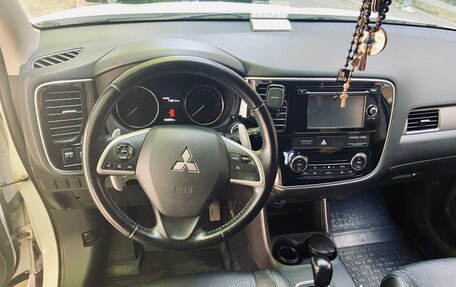 Mitsubishi Outlander III рестайлинг 3, 2014 год, 1 550 000 рублей, 6 фотография