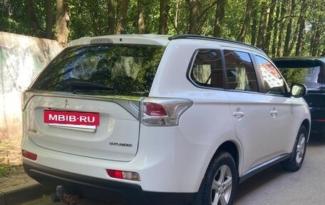 Mitsubishi Outlander III рестайлинг 3, 2014 год, 1 550 000 рублей, 3 фотография