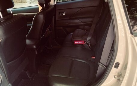 Mitsubishi Outlander III рестайлинг 3, 2014 год, 1 550 000 рублей, 7 фотография