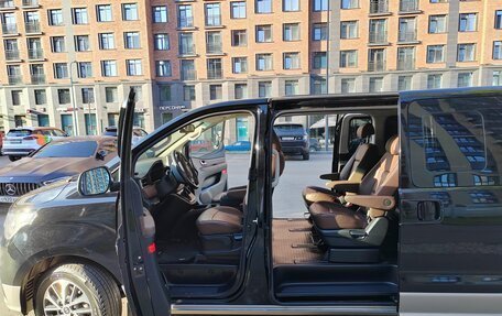 Hyundai Grand Starex Grand Starex I рестайлинг 2, 2019 год, 4 300 000 рублей, 11 фотография
