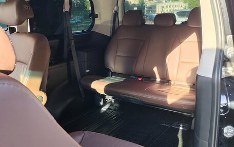 Hyundai Grand Starex Grand Starex I рестайлинг 2, 2019 год, 4 300 000 рублей, 15 фотография