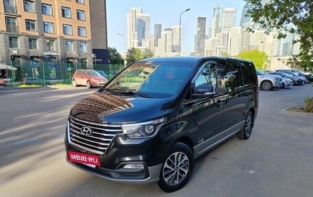Hyundai Grand Starex Grand Starex I рестайлинг 2, 2019 год, 4 300 000 рублей, 3 фотография