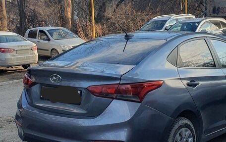 Hyundai Solaris II рестайлинг, 2017 год, 650 000 рублей, 1 фотография