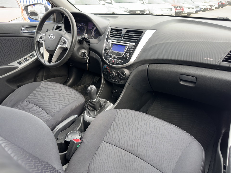 Hyundai Solaris I, 2013 год, 849 000 рублей, 16 фотография