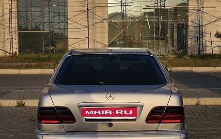 Mercedes-Benz E-Класс, 1999 год, 600 000 рублей, 4 фотография