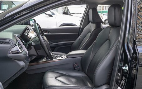 Toyota Camry, 2019 год, 3 150 000 рублей, 10 фотография
