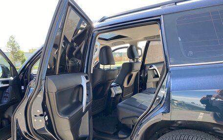 Toyota Land Cruiser Prado 150 рестайлинг 2, 2022 год, 8 300 000 рублей, 10 фотография