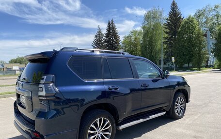 Toyota Land Cruiser Prado 150 рестайлинг 2, 2022 год, 8 300 000 рублей, 4 фотография